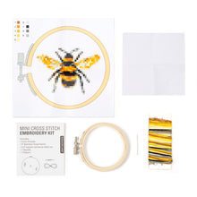 Cargar imagen en el visor de la galería, Kikkerland Kit De Bordado Diseño Abeja GG256