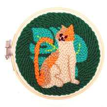 Cargar imagen en el visor de la galería, Kikkerland Kit Minibordado En Punto De Cruz De Gato GG261