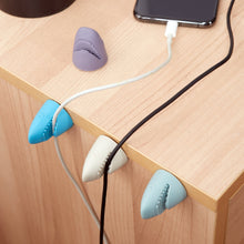 Cargar imagen en el visor de la galería, Kikkerland Organizador de cables tiburón US234