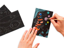 Cargar imagen en el visor de la galería, Ooly rasca y descubre mini scratch & scribble pececitos 161-041