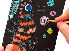 Cargar imagen en el visor de la galería, Ooly rasca y descubre mini scratch & scribble pececitos 161-041