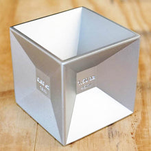 Cargar imagen en el visor de la galería, Kikkerland medidor de cubo BA08