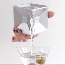 Cargar imagen en el visor de la galería, Kikkerland medidor de cubo BA08