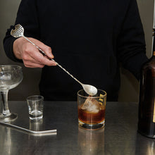 Cargar imagen en el visor de la galería, Kikkerland Cuchara Con Colador BA99