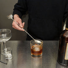 Cargar imagen en el visor de la galería, Kikkerland Cuchara Con Colador BA99