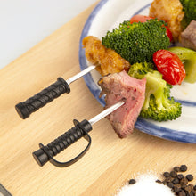 Cargar imagen en el visor de la galería, Kikkerland pinchos para parrilla: pirata y ninja 2 BQ05