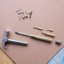 Cargar imagen en el visor de la galería, kikkerland martillo practico 6 en 1 cd111