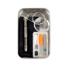 Cargar imagen en el visor de la galería, Kikkerland lata con un juego para reparar lentes CD133