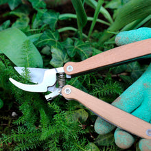 Cargar imagen en el visor de la galería, Kikkerland podador de bolsillo c/multiherramientas CD516