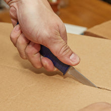 Cargar imagen en el visor de la galería, Kikkerland Cortador De Caja De Pez Espada CD668