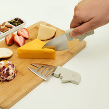 Cargar imagen en el visor de la galería, Kikkerland Cuchillos Para Queso Happy Together CHS10