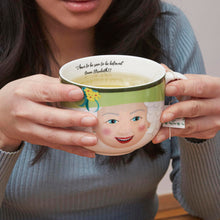 Cargar imagen en el visor de la galería, kikkerland taza de porcelana de la reyna isabel ii CU305