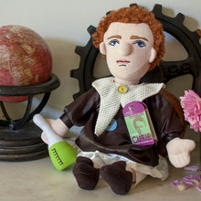 Cargar imagen en el visor de la galería, Muñeco De Peluche Marie Curie
