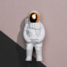 Cargar imagen en el visor de la galería, Doiy destapador blanco astronauta DYHOUBOWH