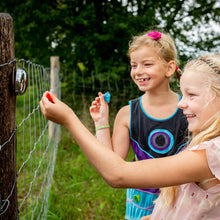 Cargar imagen en el visor de la galería, Kikkerland dardos de campana huckleberry HB14