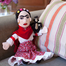 Cargar imagen en el visor de la galería, Muñeco De Peluche Frida Kahlo
