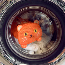 Cargar imagen en el visor de la galería, Kikkerland bolso de lavandería gato naranja LB24-OR