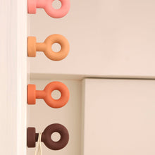Cargar imagen en el visor de la galería, Kikkerland adorno de plastico con iman MG74