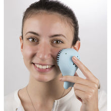 Cargar imagen en el visor de la galería, Kikkerland cepillo facial ballena "assorted" MN82