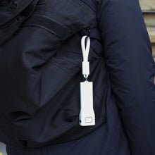 Cargar imagen en el visor de la galería, Kikkerland lampara y bateria portatil blanco 2 en 1 US134-WH