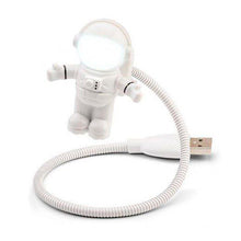 Cargar imagen en el visor de la galería, Kikkerland linterna para pc astronauta con usb US65