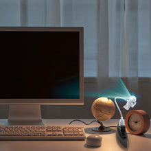 Cargar imagen en el visor de la galería, Kikkerland linterna para pc astronauta con usb US65
