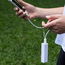 Cargar imagen en el visor de la galería, Kikkerland cargador portatil blanco US80-W