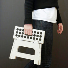 Cargar imagen en el visor de la galería, Kikkerland banco bajo "rhino ii" plegable blanco ZZ12-W