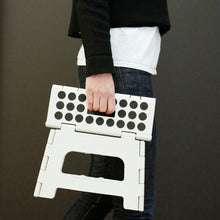 Cargar imagen en el visor de la galería, Kikkerland banco bajo "rhino ii" plegable blanco ZZ12-W