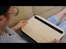 Cargar y reproducir el video en el visor de la galería, kikkerland soporte para ipad con compartimiento de OR110