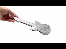 Cargar y reproducir el video en el visor de la galería, Kikkerland rallador en forma de guitarra CU339