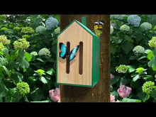 Cargar y reproducir el video en el visor de la galería, Kikkerland casita de madera para mariposas CD539
