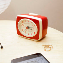 Cargar imagen en el visor de la galería, Kikkerland reloj clasico con alarma rojo AC14-RD
