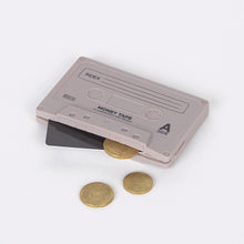 Cargar imagen en el visor de la galería, Billetera de silicon casete gris DYMONTAGY
