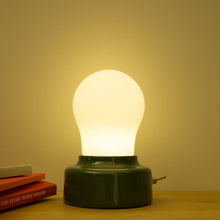 Cargar imagen en el visor de la galería, kikkerland lampara de noche foco LP64
