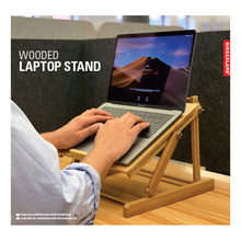 Cargar imagen en el visor de la galería, Kikkerland soporte portátil de bambú para laptop OR119
